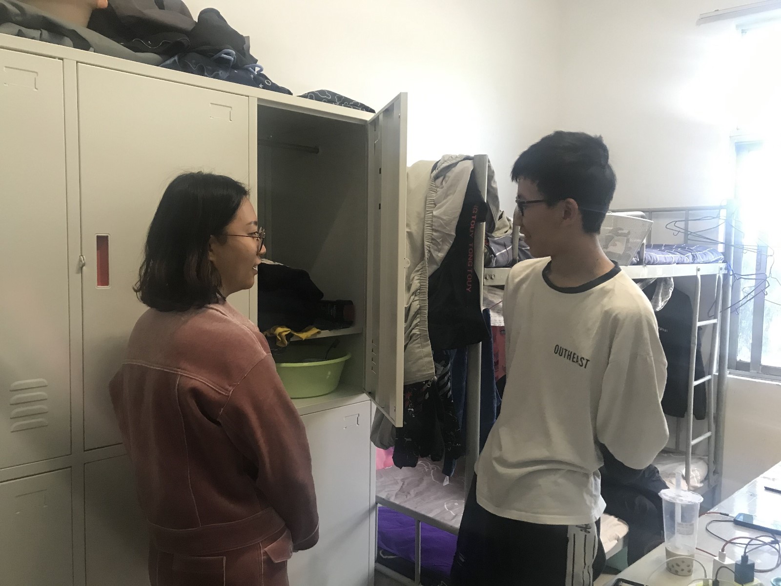 電工電子黨支部“不忘初心、牢記使命” 主題教育————開展志愿服務活動，為群眾辦實事辦好事