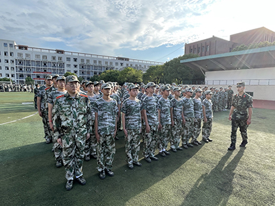 機電工程學院新生積極參加軍訓活動