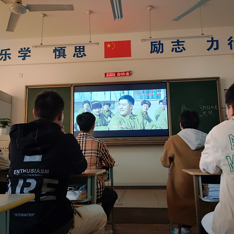 學(xué)習(xí)雷鋒精神，弘揚(yáng)時(shí)代新風(fēng)