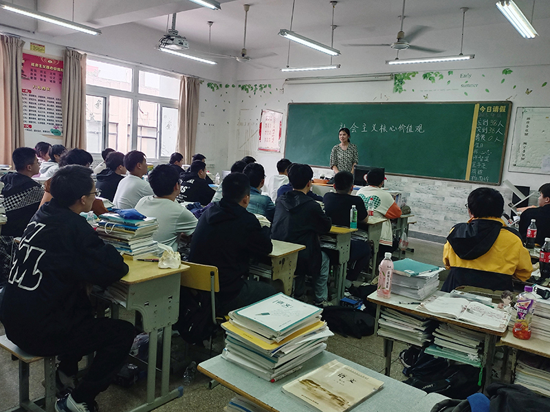 機(jī)電工程學(xué)院222321班組織開展社會主義核心價(jià)值觀教育主題班會活動