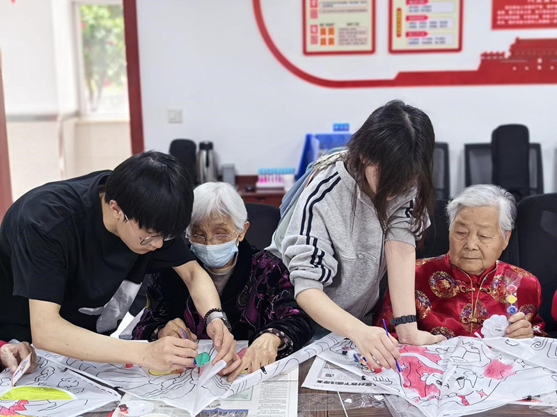 機電工程學院志愿者走進錢橋頤養(yǎng)中心，以愛心志愿行動溫暖銀齡歲月