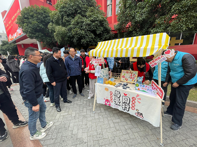 愛(ài)“義”隨風(fēng)起——機(jī)電工程學(xué)院攜手傳樂(lè)公益開(kāi)展12·3國(guó)際殘疾人日義賣活動(dòng)
