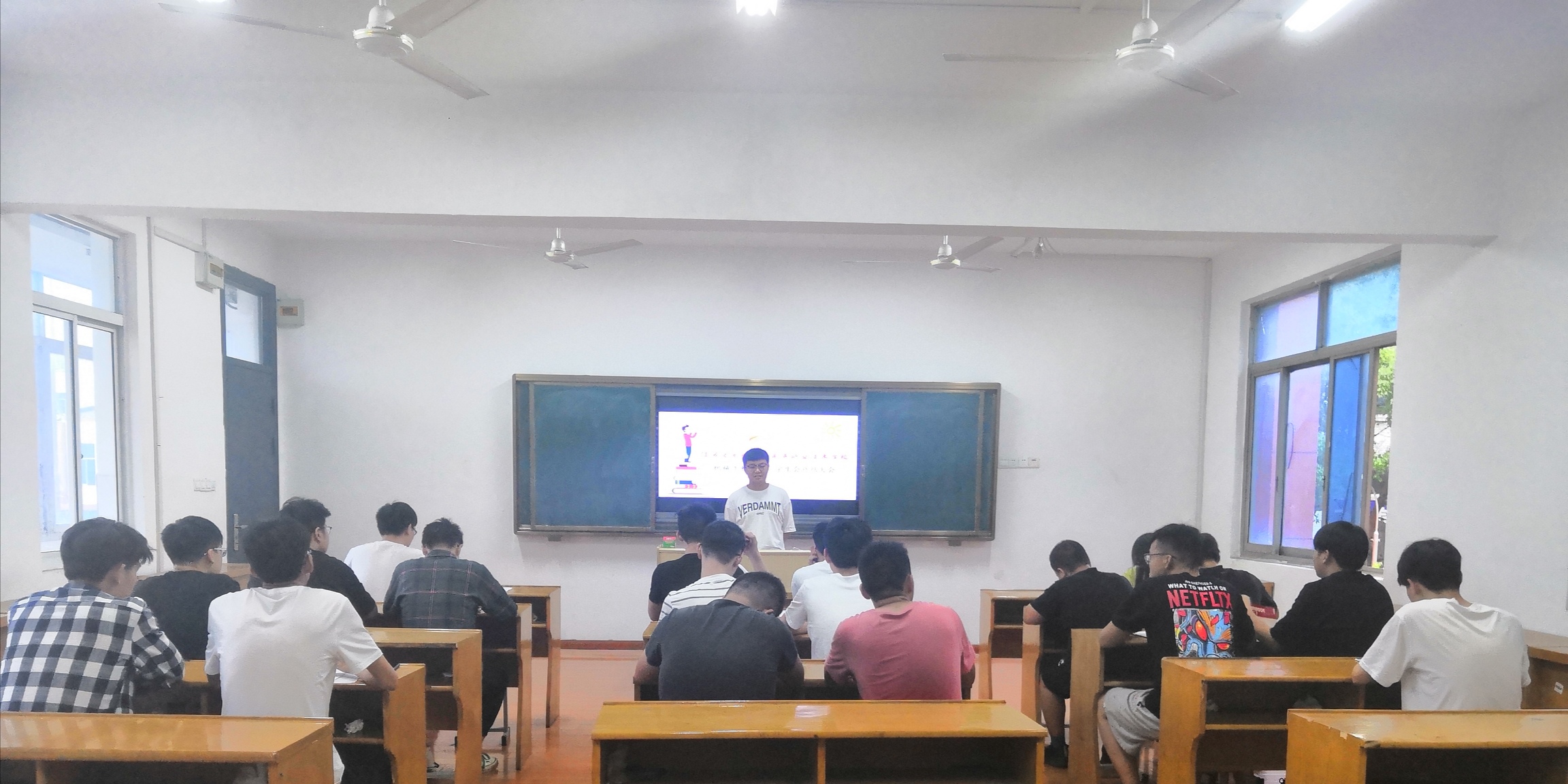 機械工程學院召開學生會干部總結(jié)會議