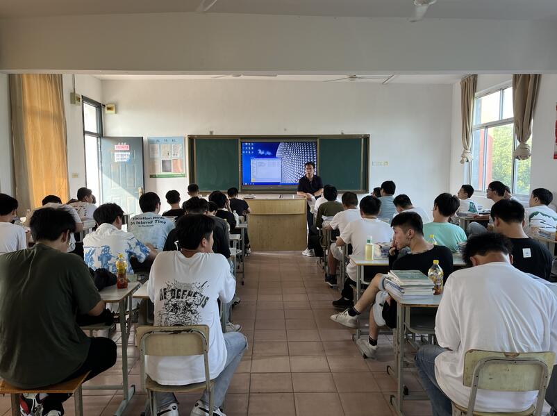 機(jī)械工程學(xué)院認(rèn)真組織學(xué)生上好開學(xué)第一課