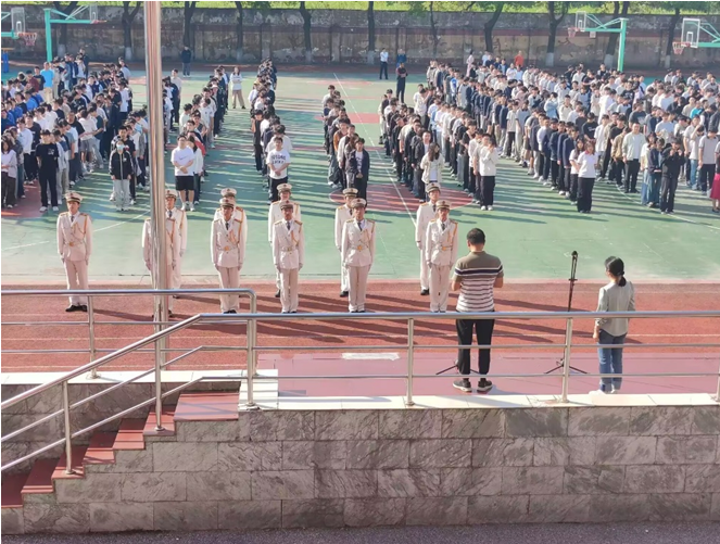 弘揚(yáng)五四精神  勇?lián)鷷r代使命