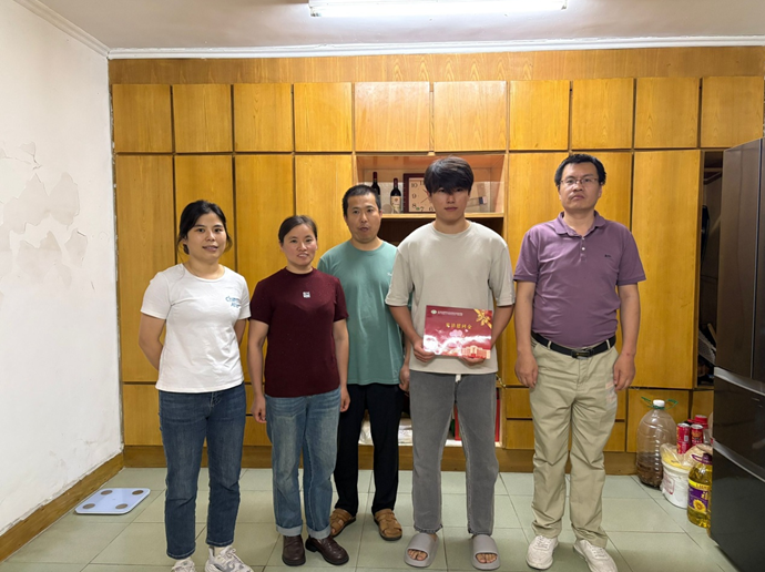 “夏日送關(guān)懷 家訪潤心田”｜機械工程學院開展暑期家庭經(jīng)濟困難學生家訪活動