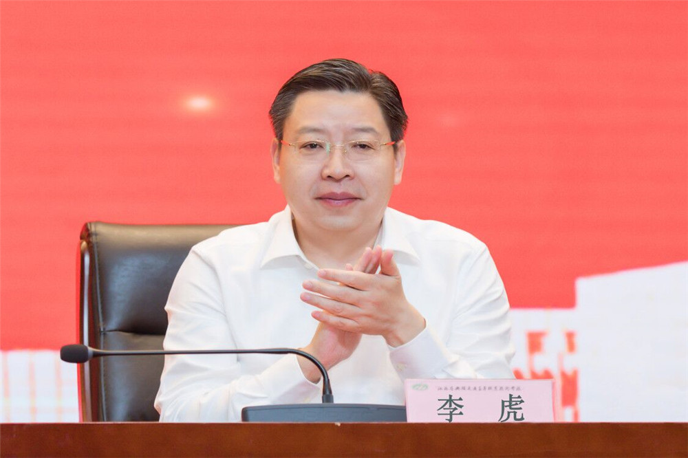 學(xué)校舉行“相約云端 攜夢(mèng)前行”2020屆學(xué)生畢業(yè)典禮