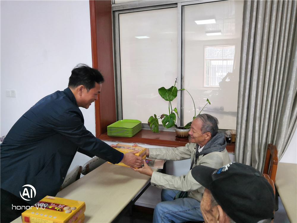 學(xué)校舉辦離退休教職工 “桂花香、樂重陽(yáng)”敬老節(jié)活動(dòng)