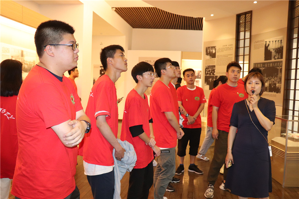 校團(tuán)委組織團(tuán)員赴榮毅仁紀(jì)念館開(kāi)展主題團(tuán)日活動(dòng)