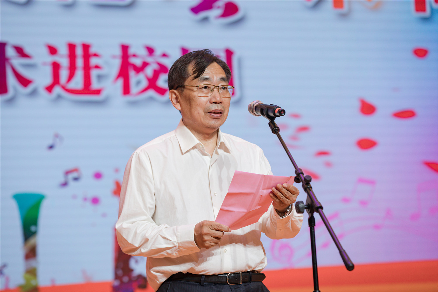 學(xué)校舉辦第五屆校園文化藝術(shù)節(jié)開(kāi)幕式暨高雅藝術(shù)進(jìn)校園活動(dòng)