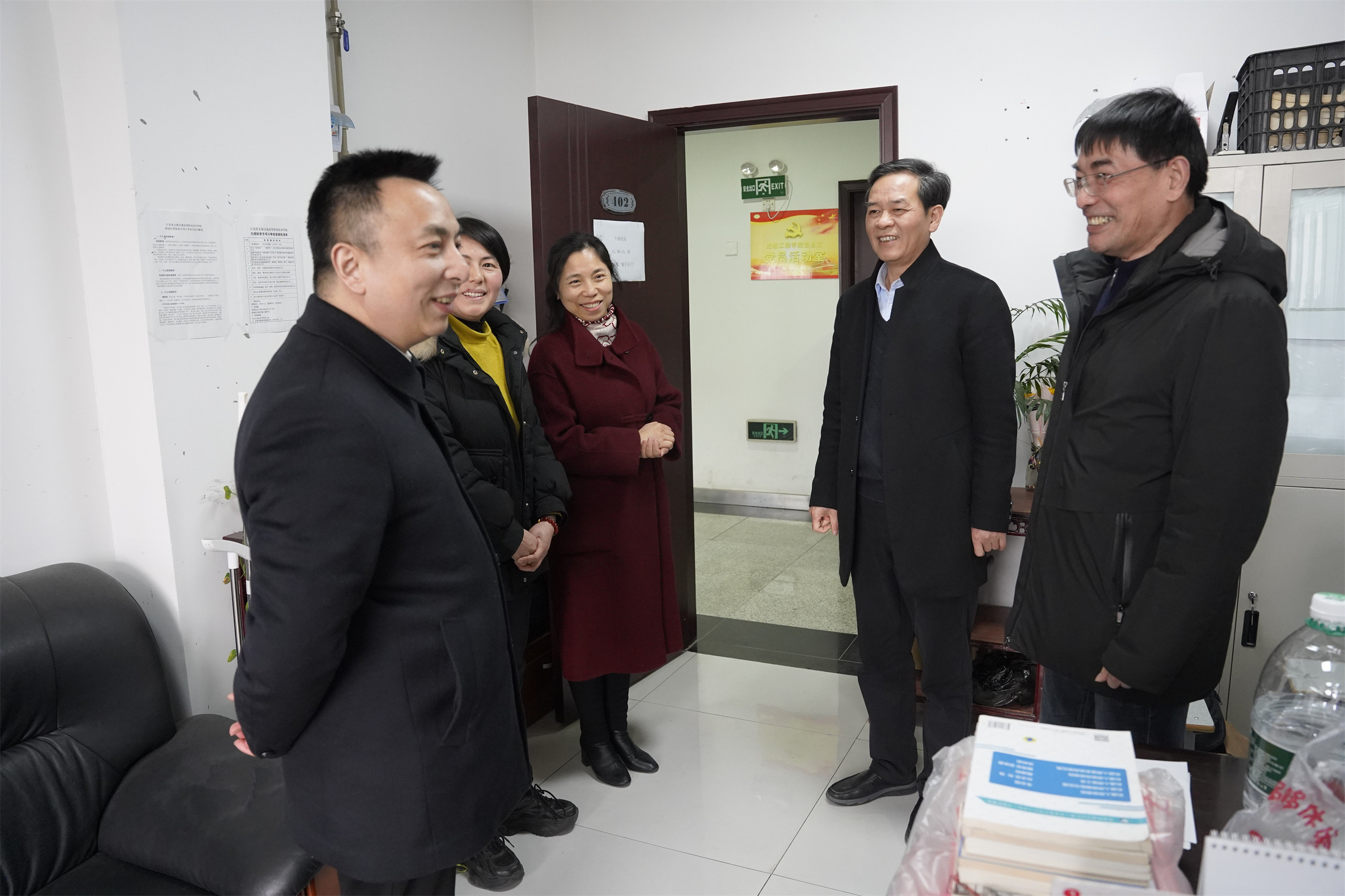 新學期首日暖心行：校領導走訪慰問 為教職工鼓干勁