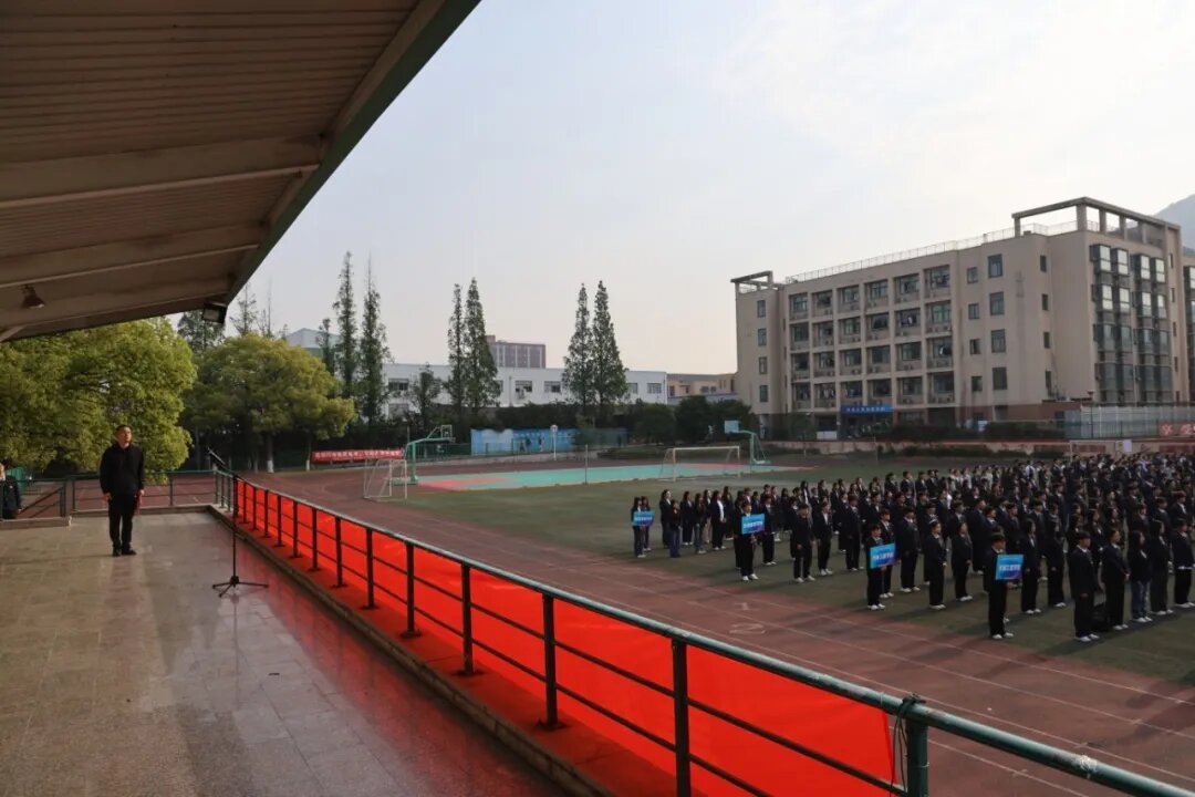 學校組織開展五四主題升旗儀式